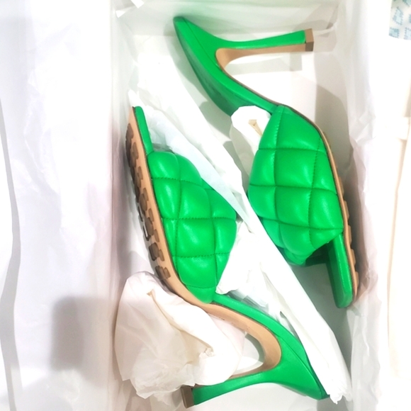 $1200 NWT Bottega Veneta Matelasse Padded Quilted Leather Mule Sandals Heels 37 - Picture 13 of 13